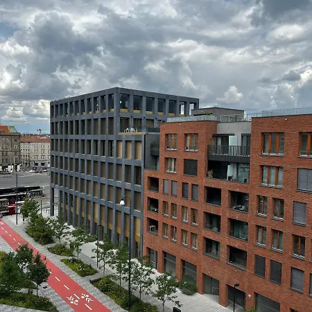 Elegant Flat With Balcony, Workspace, Garage Διαμέρισμα Πράγα