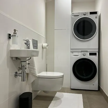 Elegant Flat With Balcony, Workspace, Garage Apartamento *