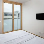 Elegant Flat With Balcony, Workspace, Garage * Praga
