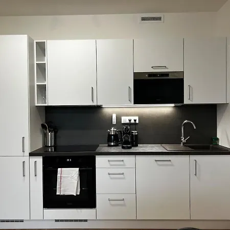 Elegant Flat With Balcony, Workspace, Garage * Prag