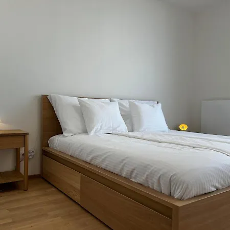 Elegant Flat With Balcony, Workspace, Garage Lejlighed *