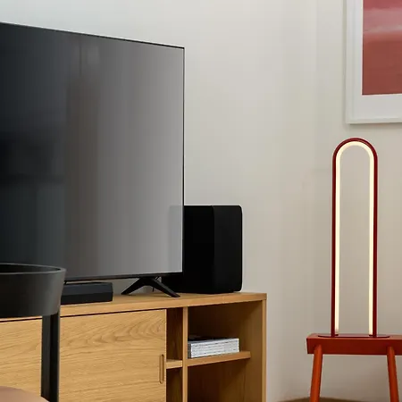 شقة Elegant Flat With Balcony, Workspace, Garage *