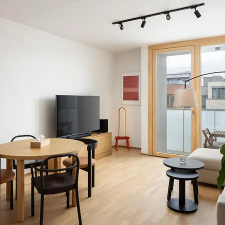 Elegant Flat With Balcony, Workspace, Garage Apartment Prag