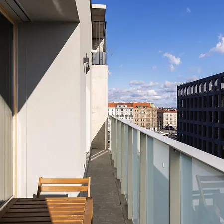 Elegant Flat With Balcony, Workspace, Garage Апартаменты