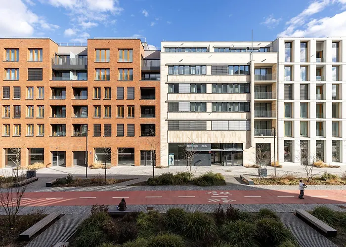 Elegant Flat With Balcony, Workspace, Garage شقة براغ