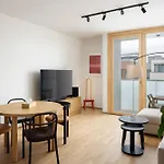 Elegant Flat With Balcony, Workspace, Garage Apartman Prága